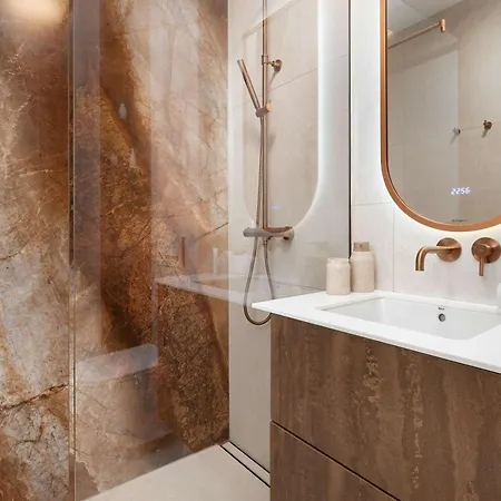 Modern And Elegant Filarskiego In With Air Conditioning & Parking And Gym By Renters Prestige Apartamento *