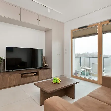 Modern And Elegant Filarskiego In With Air Conditioning & Parking And Gym By Renters Prestige