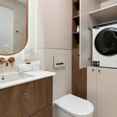 Modern And Elegant Filarskiego In With Air Conditioning & Parking And Gym By Renters Prestige